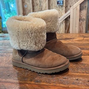 Ugg Classic tall size 7. Good used condition.